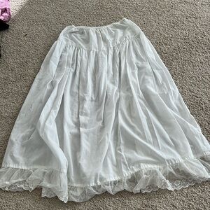 CUSTOM MADE VINTAGE WHITE SKIRT - costal cowgirl